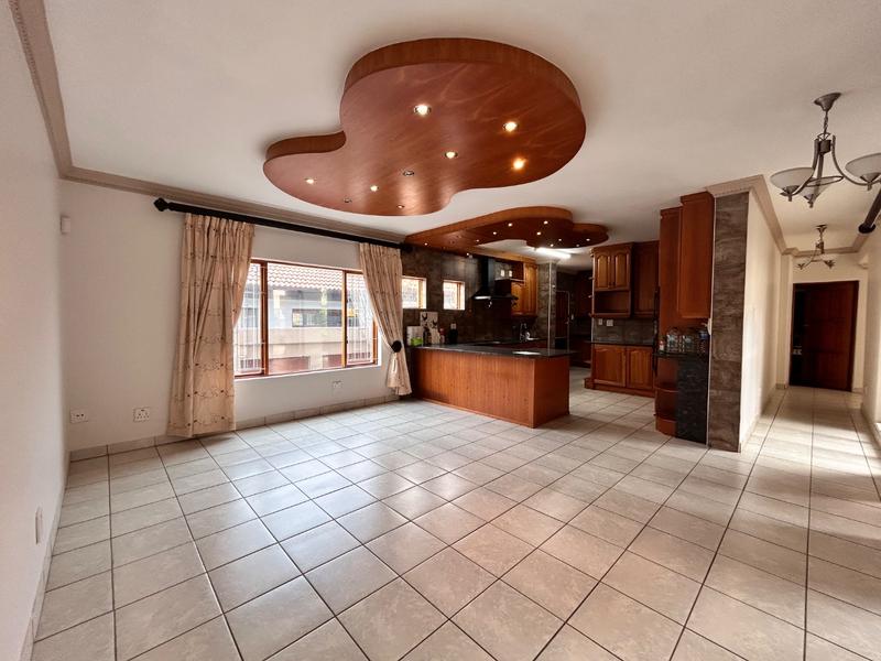 5 Bedroom Property for Sale in Birdwood Estate North West
